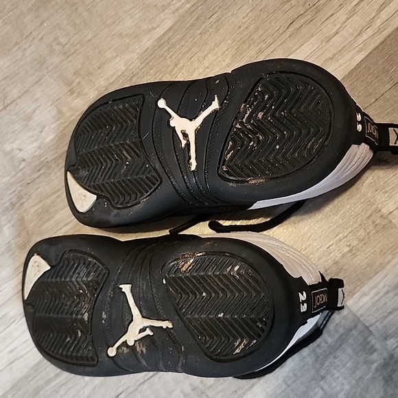 Air Jordan kids shoes - Picture 3 of 5